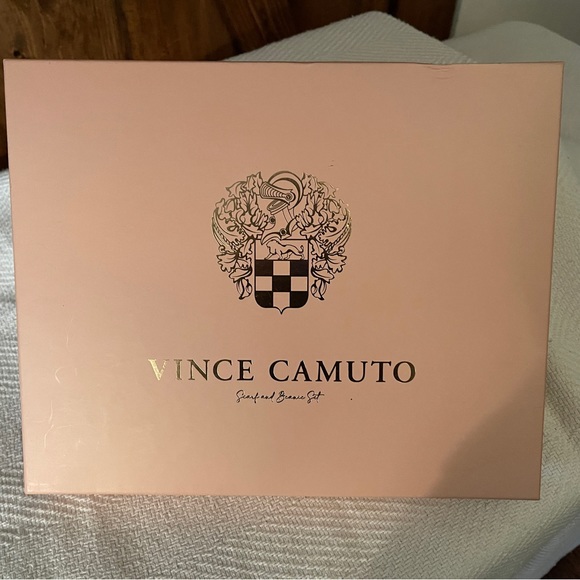 Scarf & hat set - Picture 2 of 2